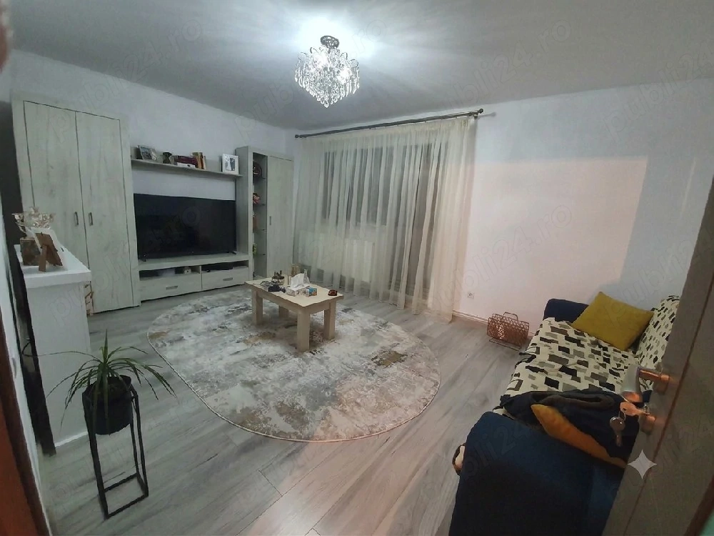 Inchiriez apartament 3 camere
