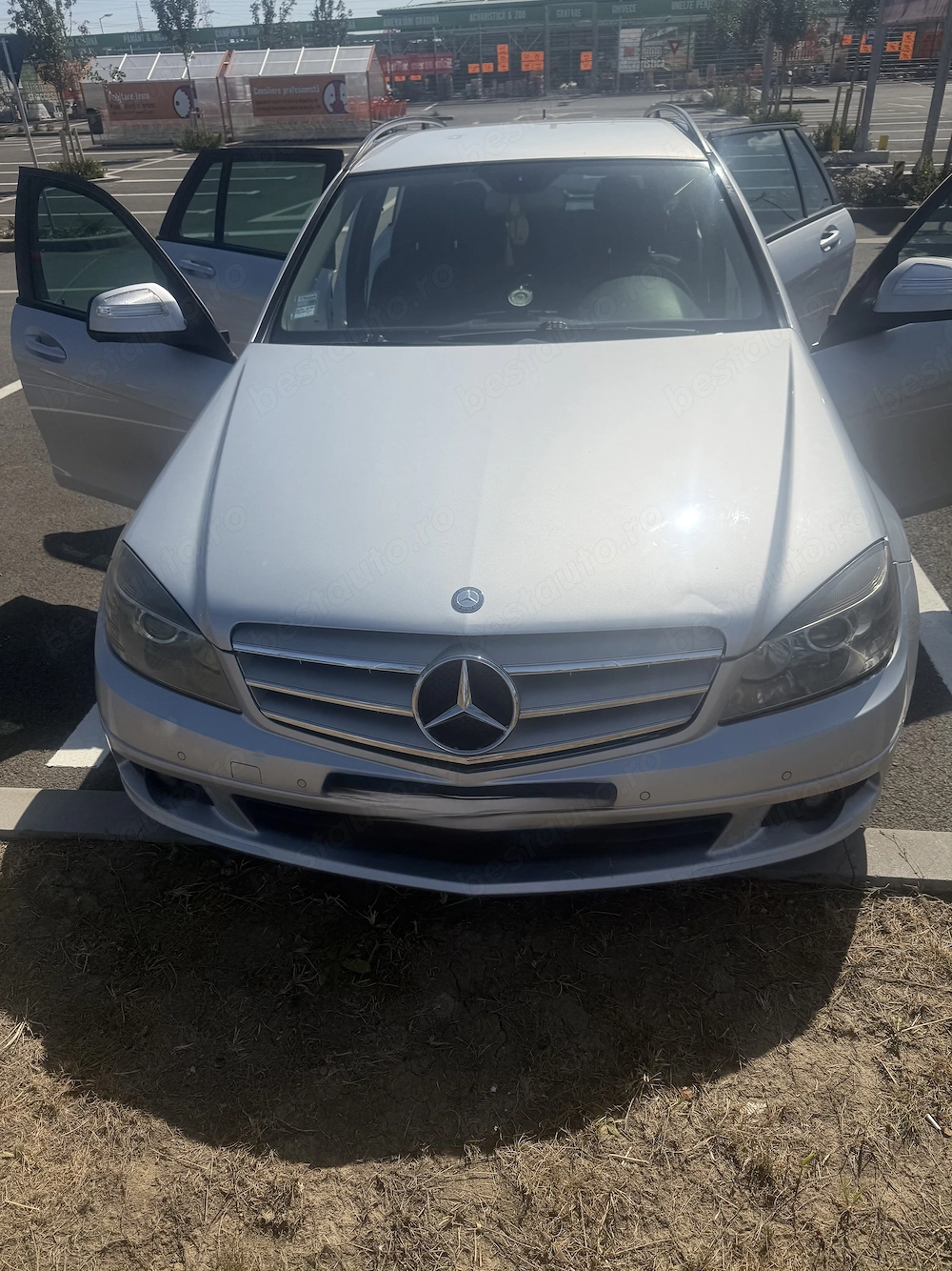Vând Mercedes c200 înmatriculat acte la zi