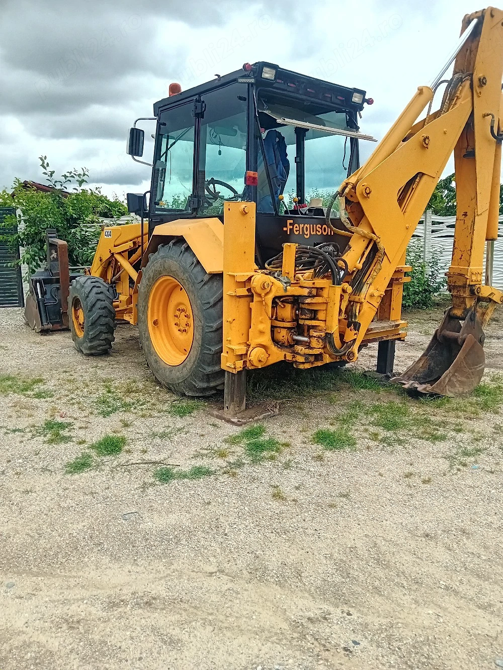 Buldoexcavator MFA Ferduson