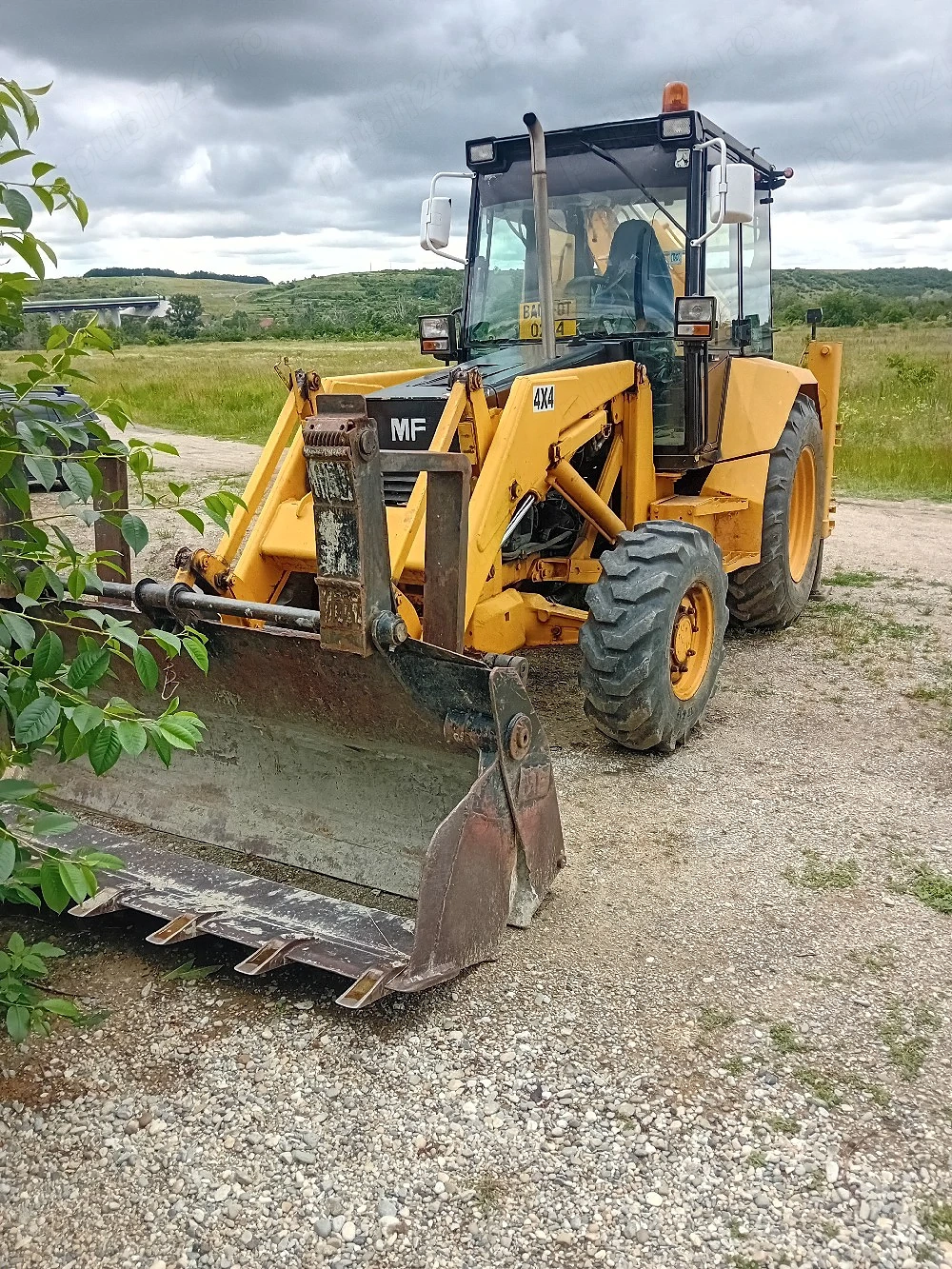 Buldoexcavator MFA Ferduson