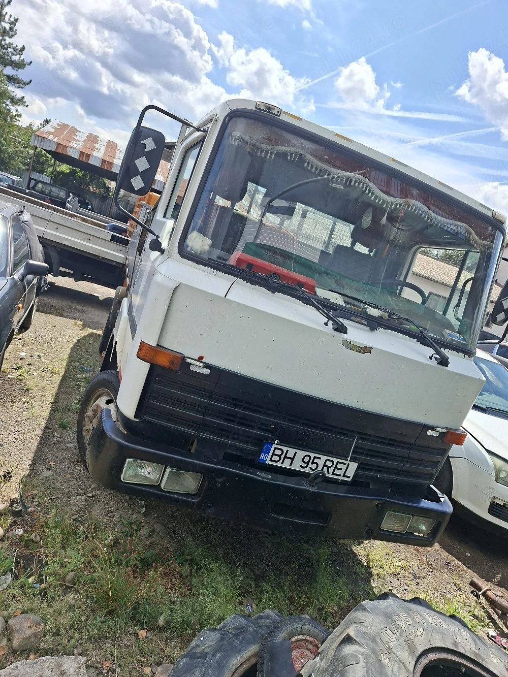 vând nissan eco t100 