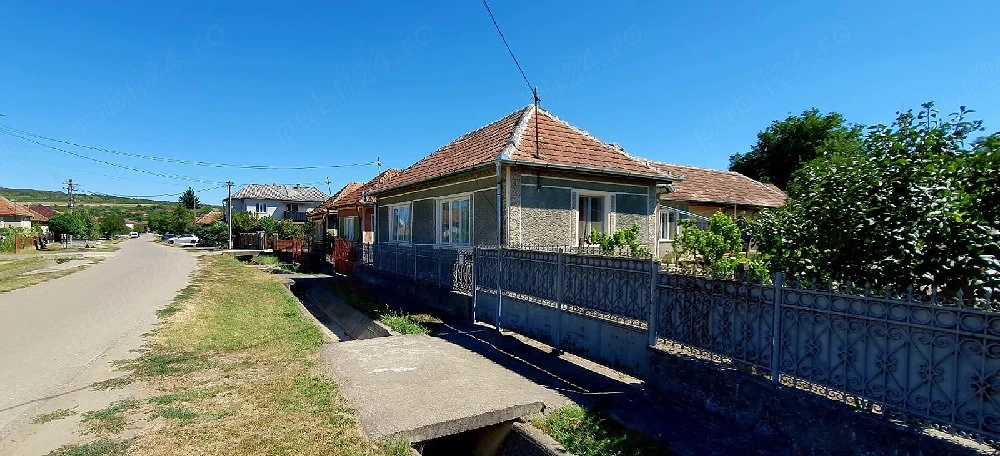 Casa cu gradina de 4000 mp in Carastelec 