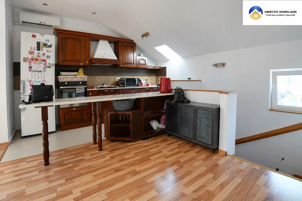 Apartament 3 camere 91 mp, mansarda, P-ta 22 Decembrie, Piatra Neamt