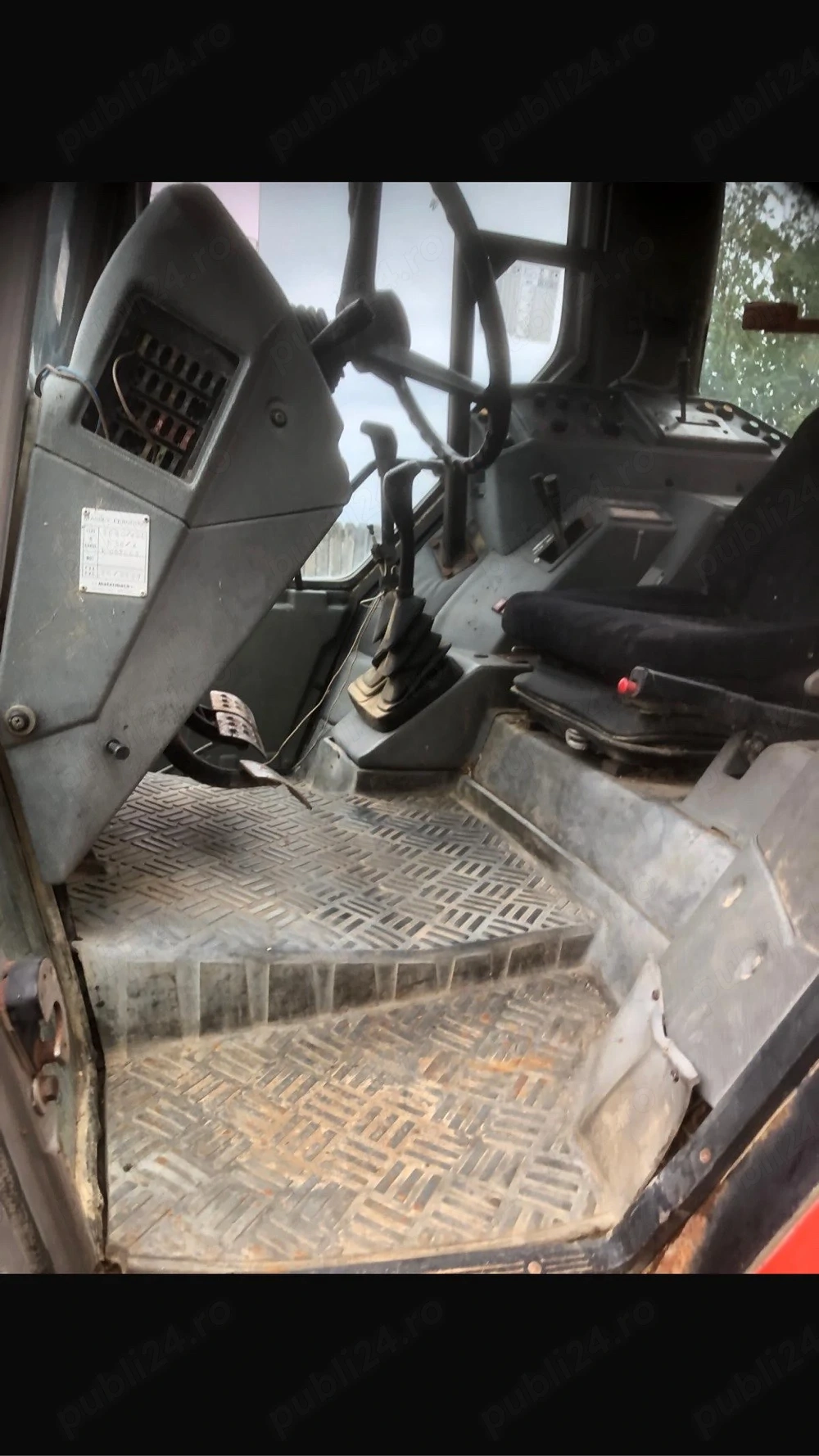 Tractor Massey Ferguson 3080 si plug 3 trupite reversibil de vanzare 