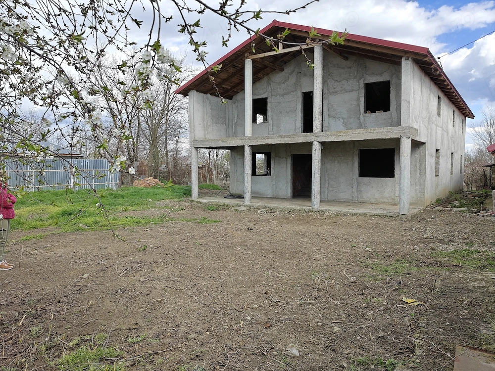 Casa cu teren de vanzare