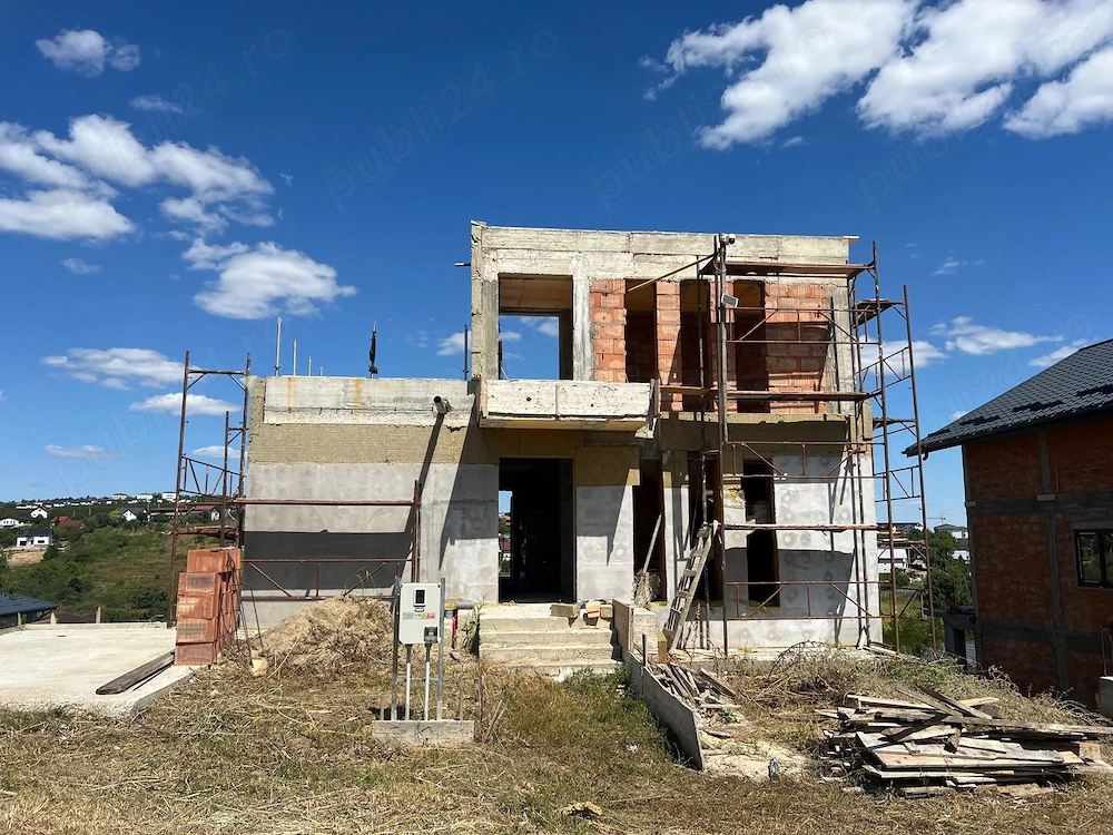 Vand casa vila individuala cu 4 camere in Valea Adanca