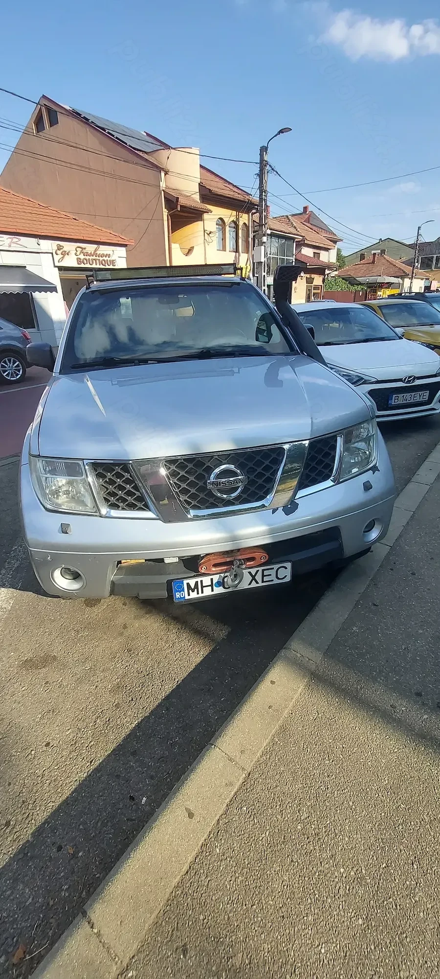 Vând Nissan pathfinder