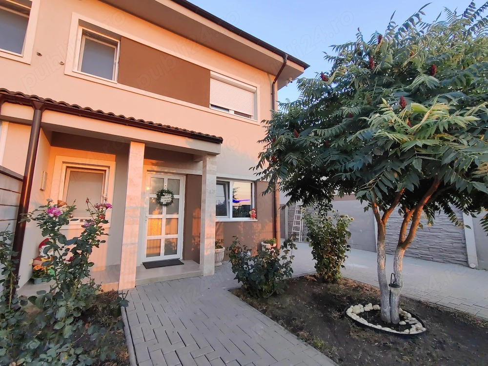 Casa tip duplex de vanzare