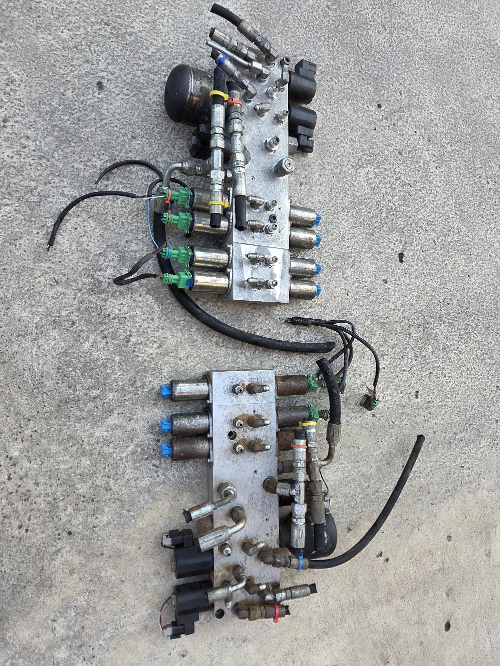 Electrovalve buldoexcavator Fiat Hitachi FB 115 110 200 Fiat Kobelco New Holland LB 110 Case CNH