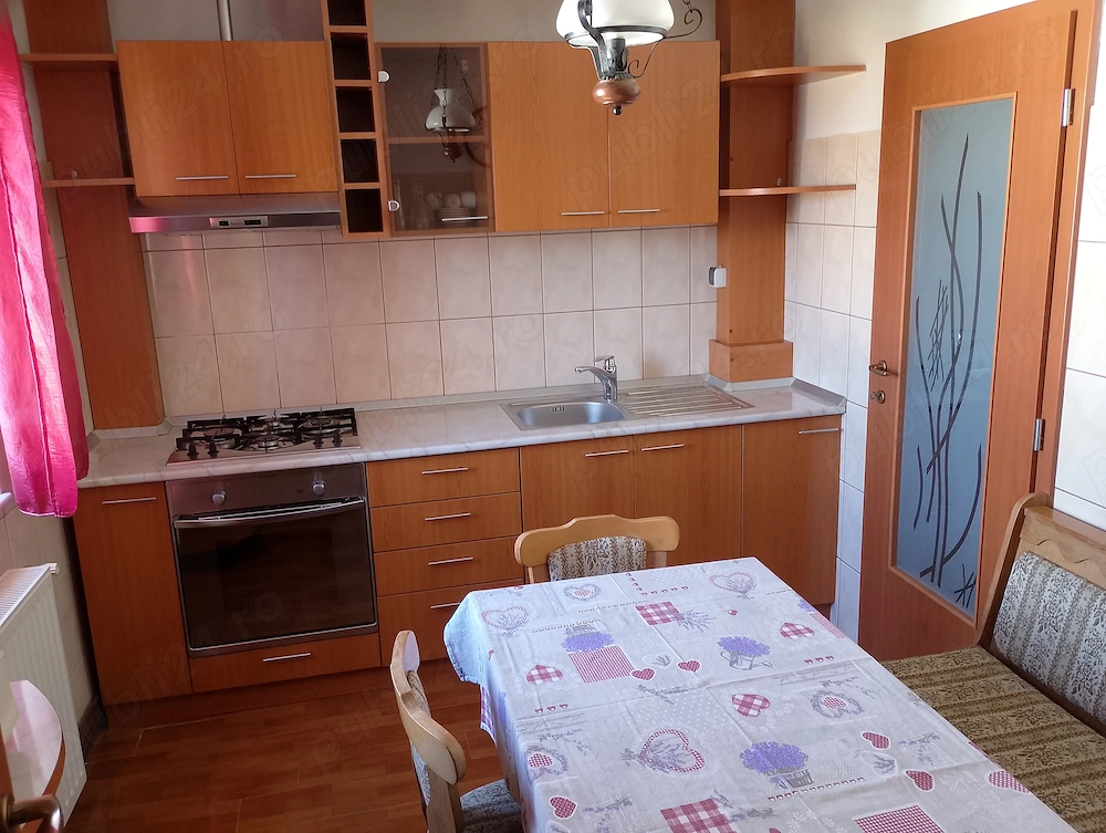 Inchiriez apartament 2 camere Brasov,cartierul Tractorul