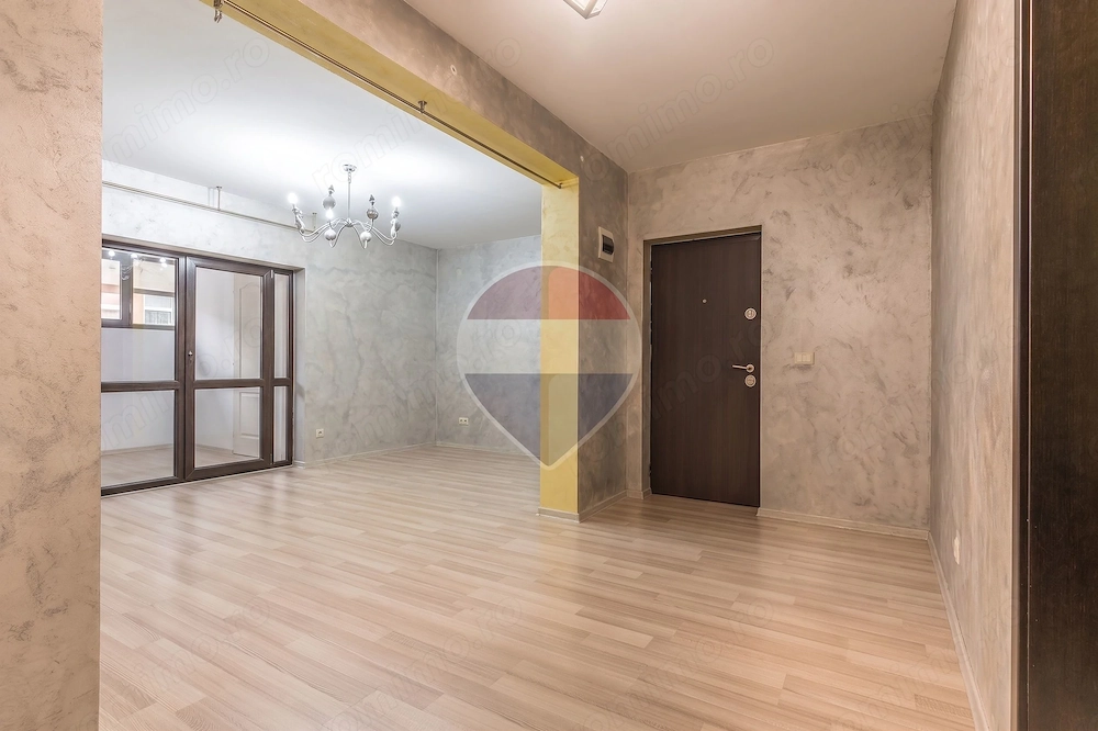 Apartament cu 3 camere, grădină proprie+loc de parcare- Str. Luminii