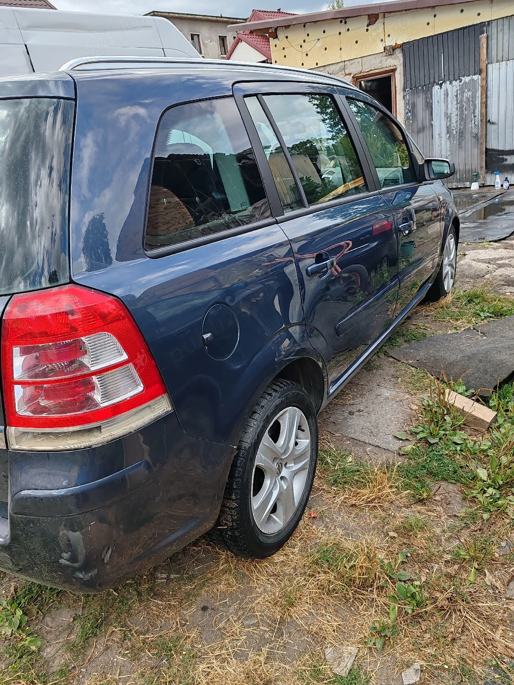 dezmembrez Opel Zafira b 17 diesel 