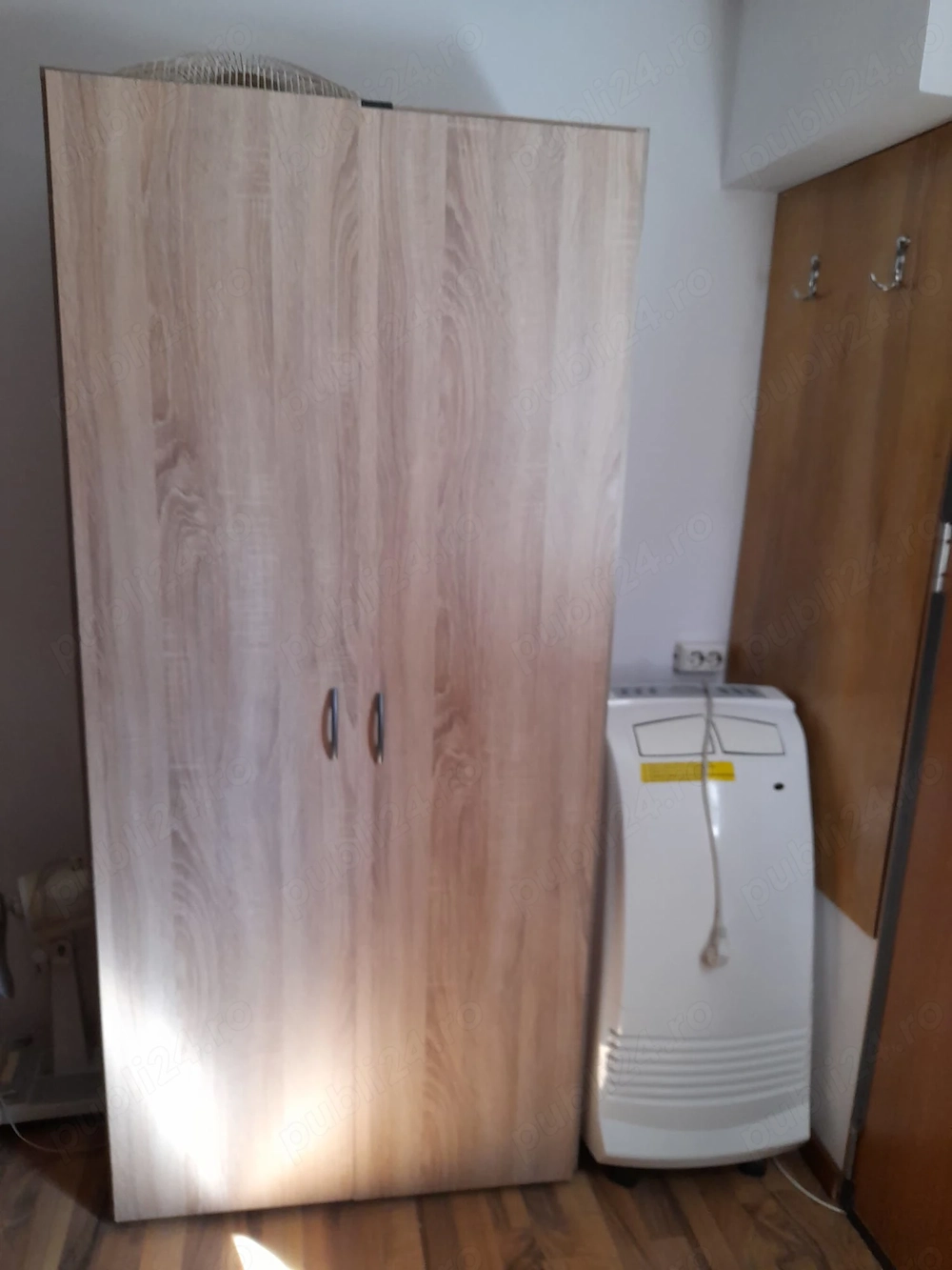inchiriez camera cu baie si bucatarie la casa