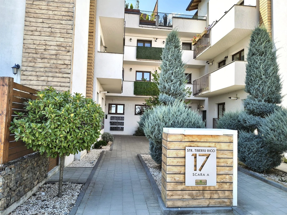 Apartament cu 3 camere si curte de vanzare