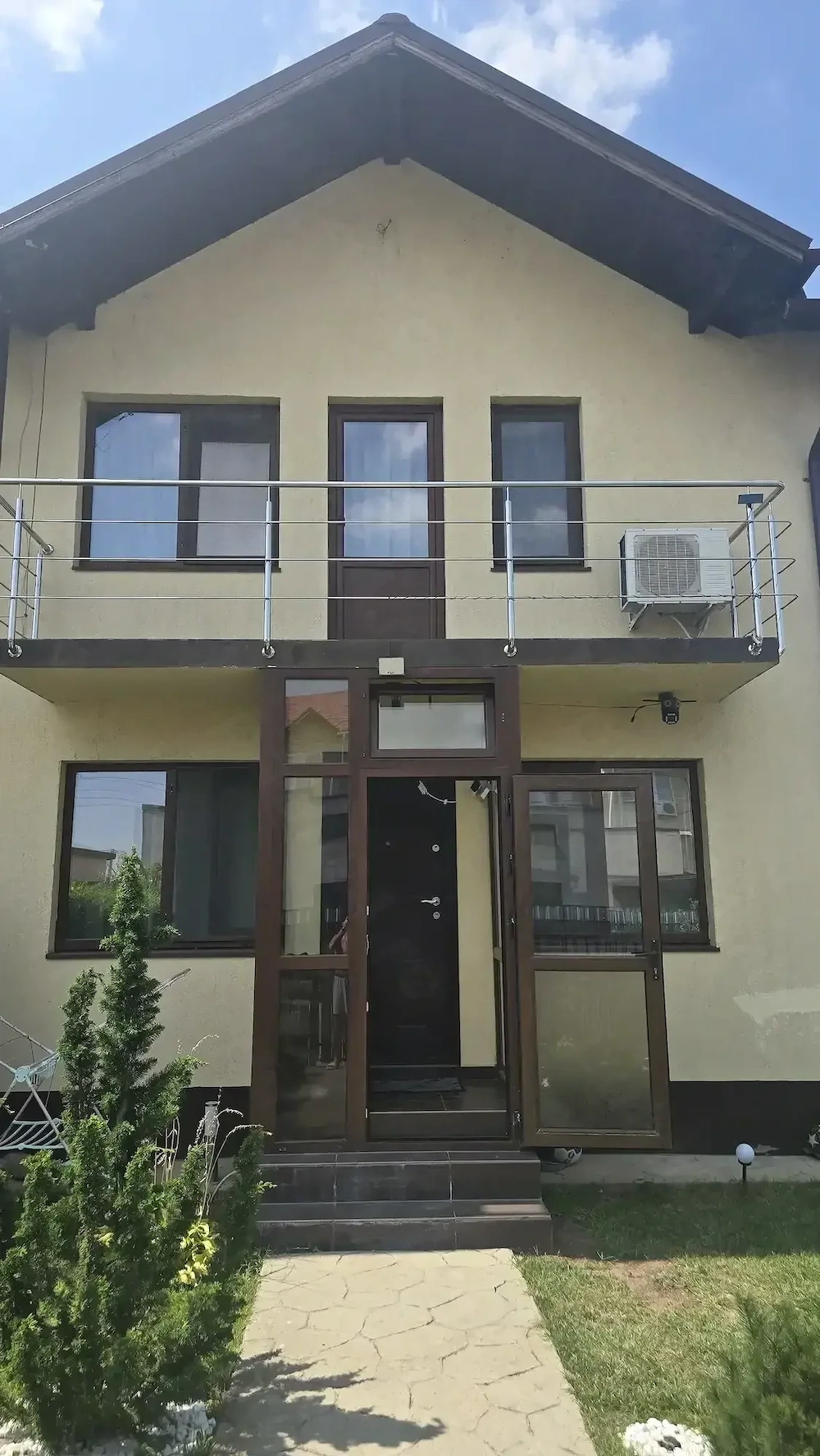 Casa de vanzare la pret de apartament