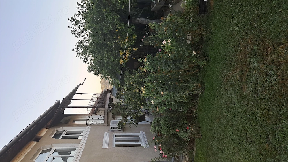 Vand casa cu etaj