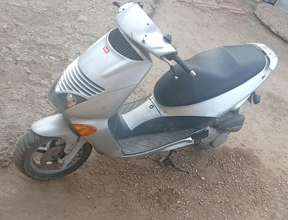 Vând scuter Aprilia Leonardo de 150cc 
