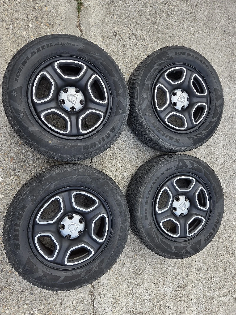 roti iarna 215.65.16 Duster 5x114.3 cauciucuri bune 