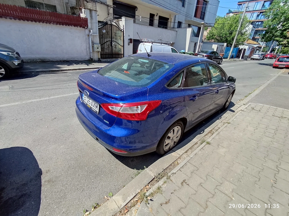 Societate Comerciala vinde Ford Focus