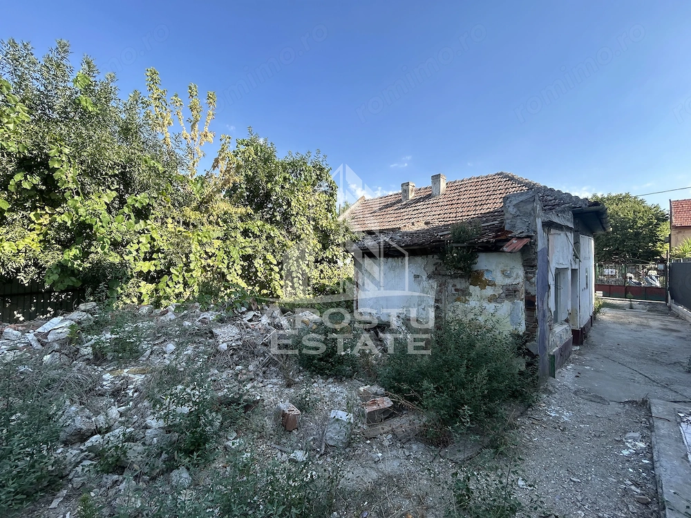 Teren intravilan 679 mp si casa demolabila, zona Crisan