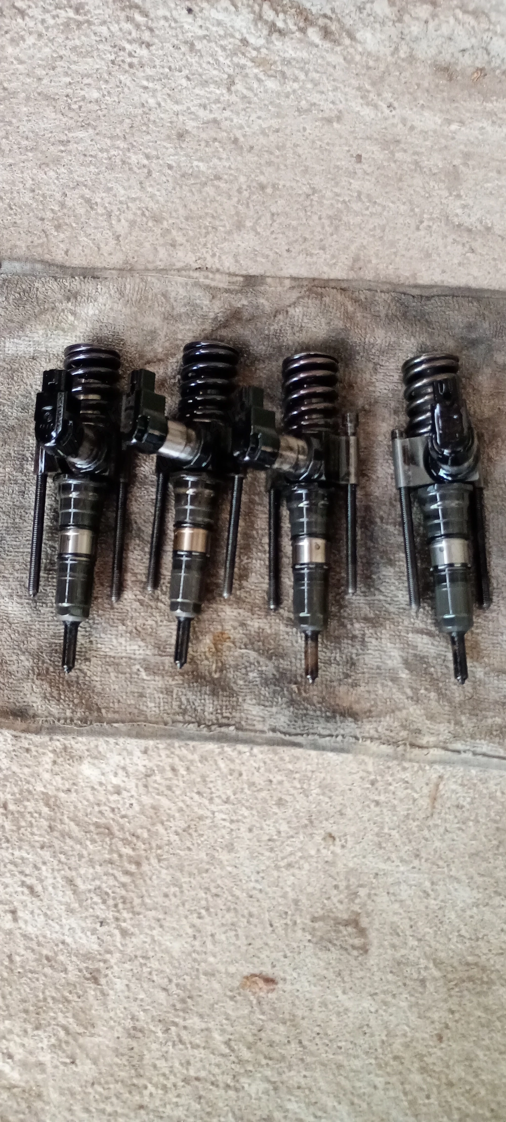 Vând injectoare passat b6 