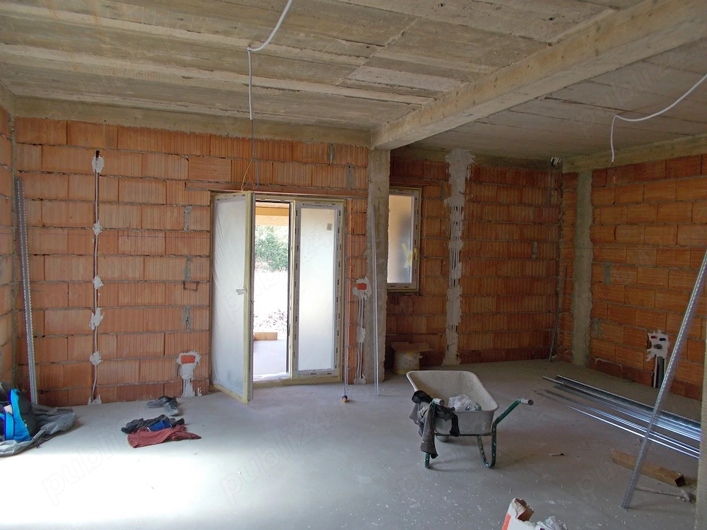 Duplex intreg jumatate, la rosu gri, Giarmata vii, P+E, 4 cam, 438mp teren