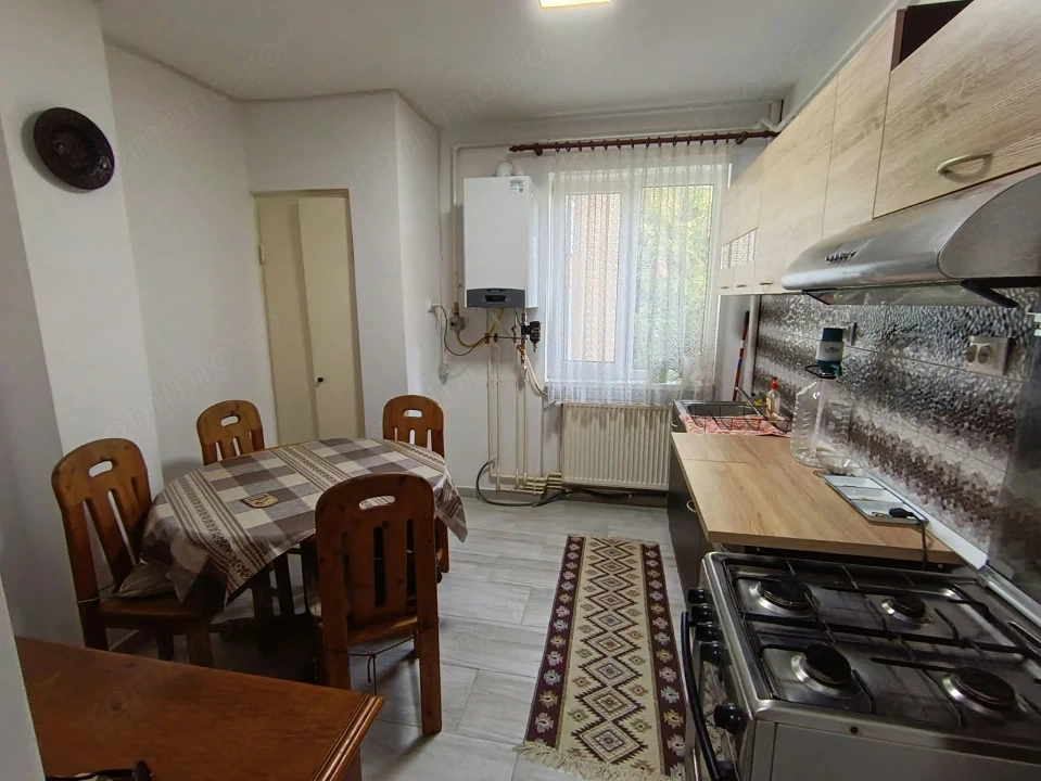 Apartament 4 camere, etaj 4/4, cu acoperiș, zona Sasar, Baia Mare