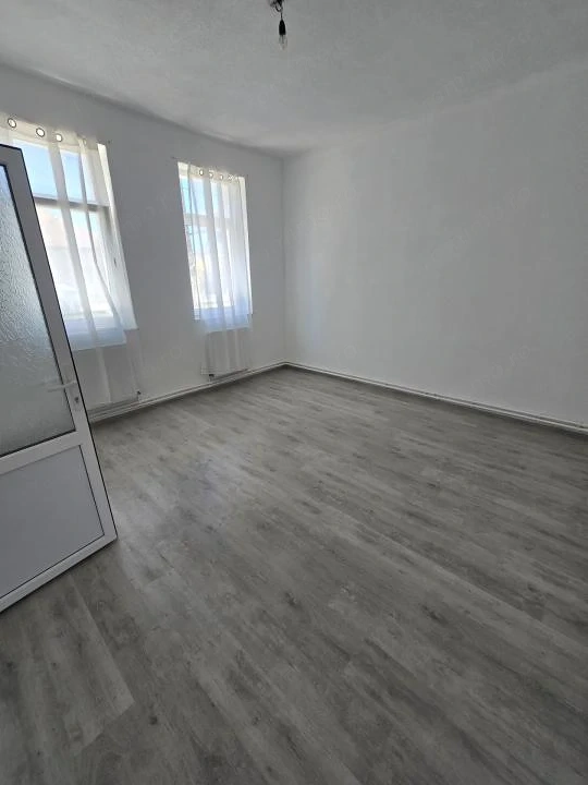 Fratelia- casa individuala renovata- 1439 mp teren