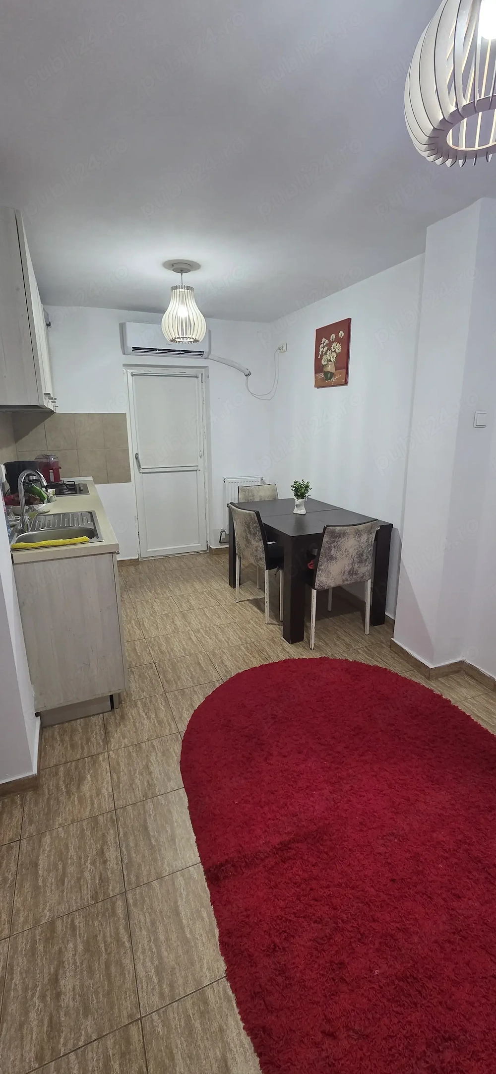 Închiriere apartament 2 camere zona centrului comercial Pelendava - 1Mai