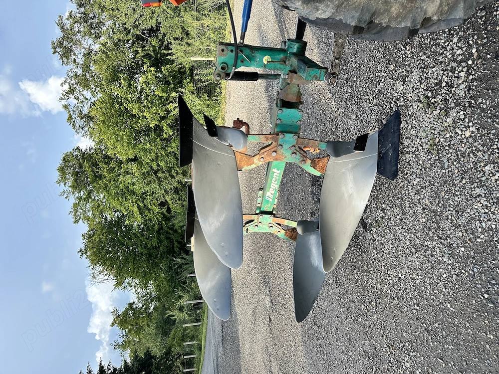Vând Plug Reversibil 2 Brezde   Regent Hydraulic