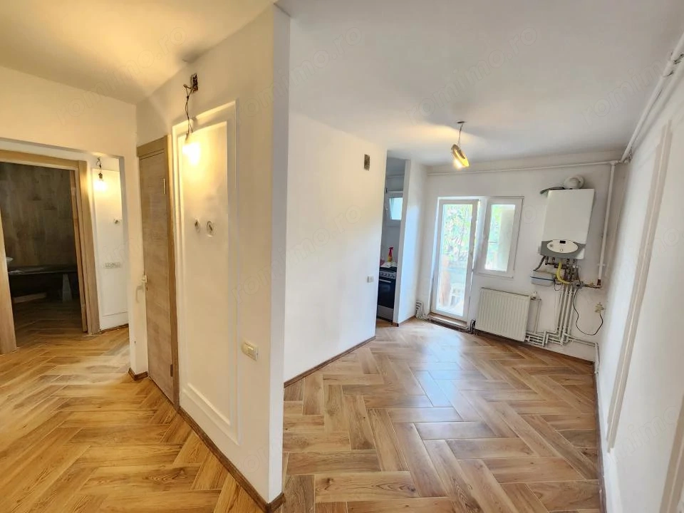 Vand apartament  2 camere decomandat zona Lunei 56mp