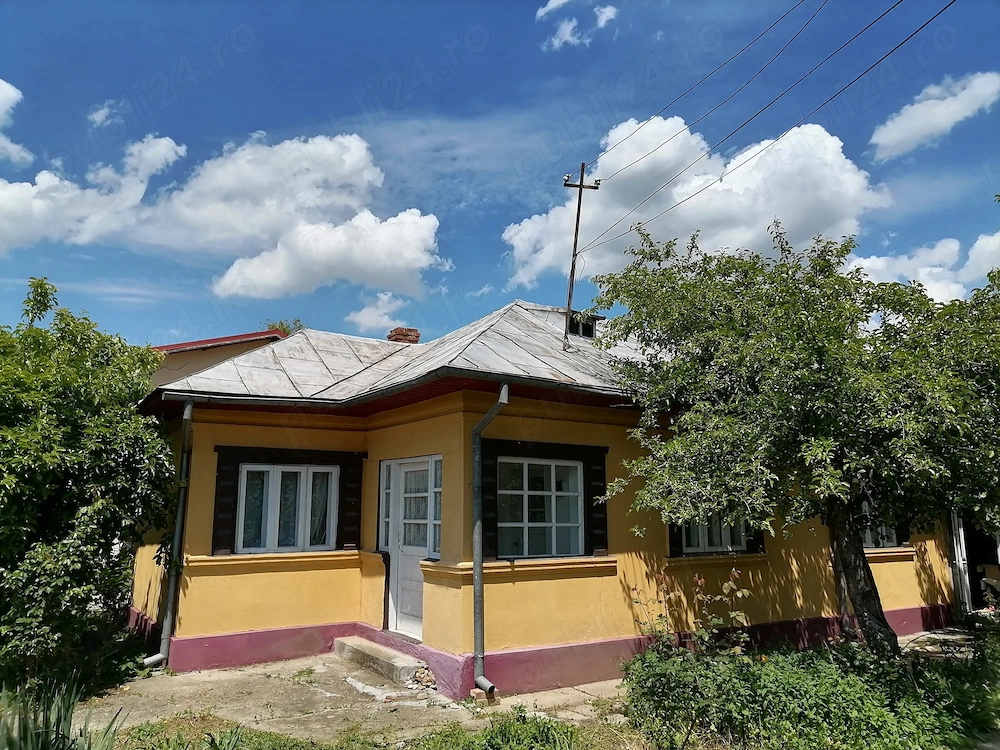 Casă bătrânească de vanzare Cocani