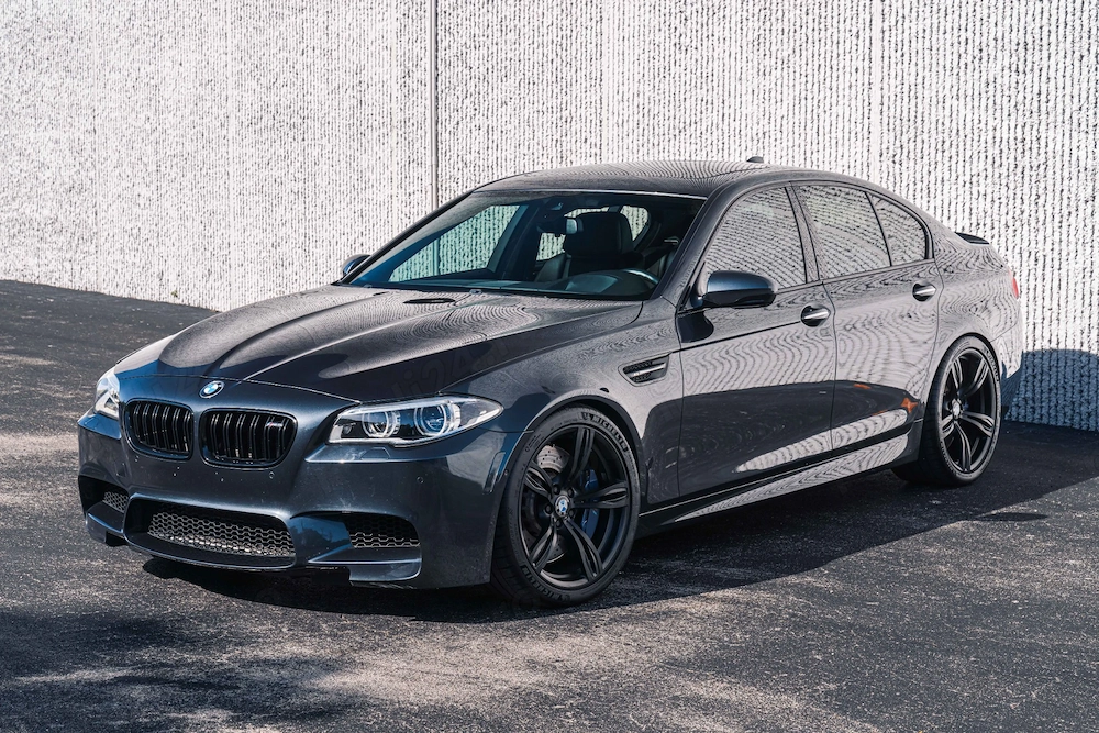 Vând BMW f10 in stare foarte bună.
