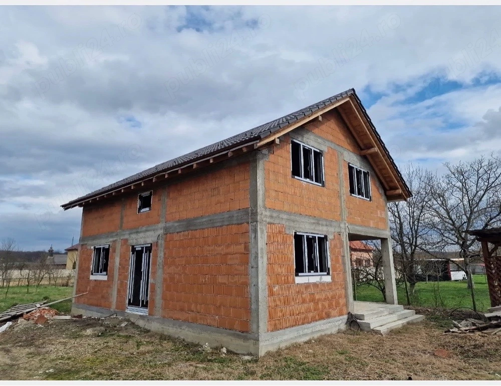 Casa la roșu p+m