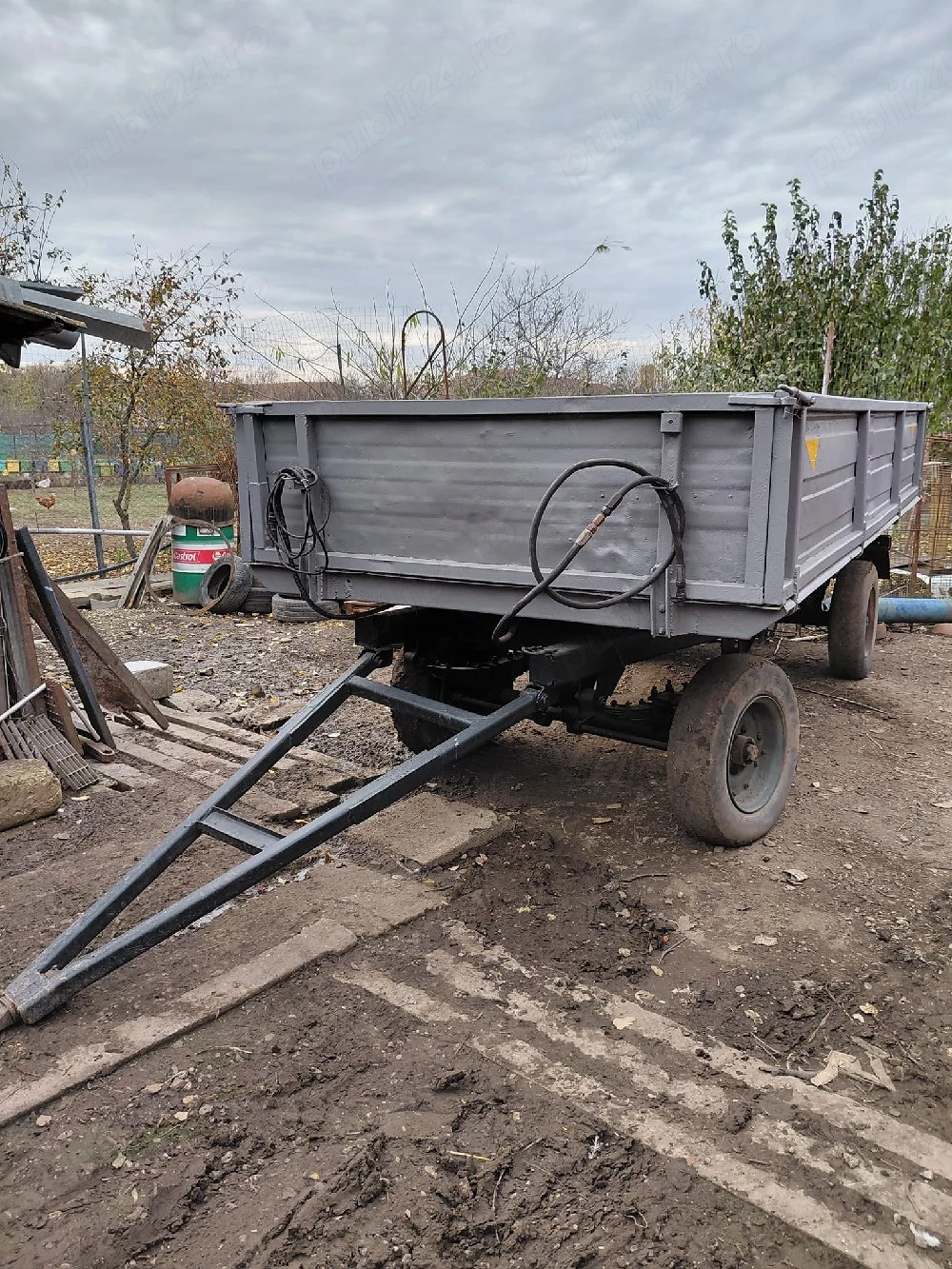Vând remorca agricola 