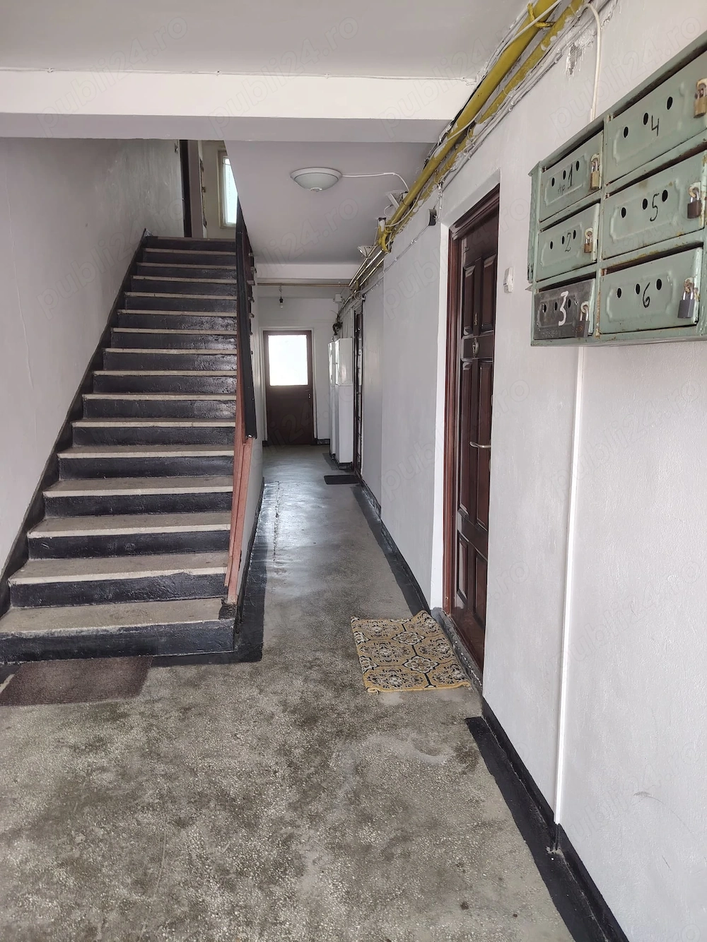 Vand apartament cu doua camere pretabil pentru spatiul comercial