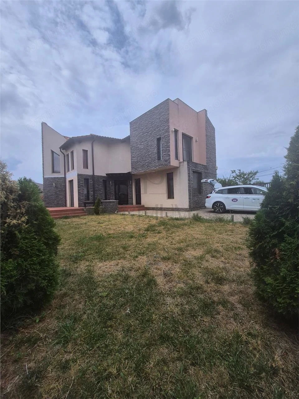 Casa individuala - zona excelenta - la cheie