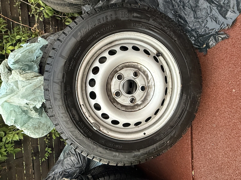 Jante tablă VW T5 R16 + anvelope Michelin 215/60 R16C vară