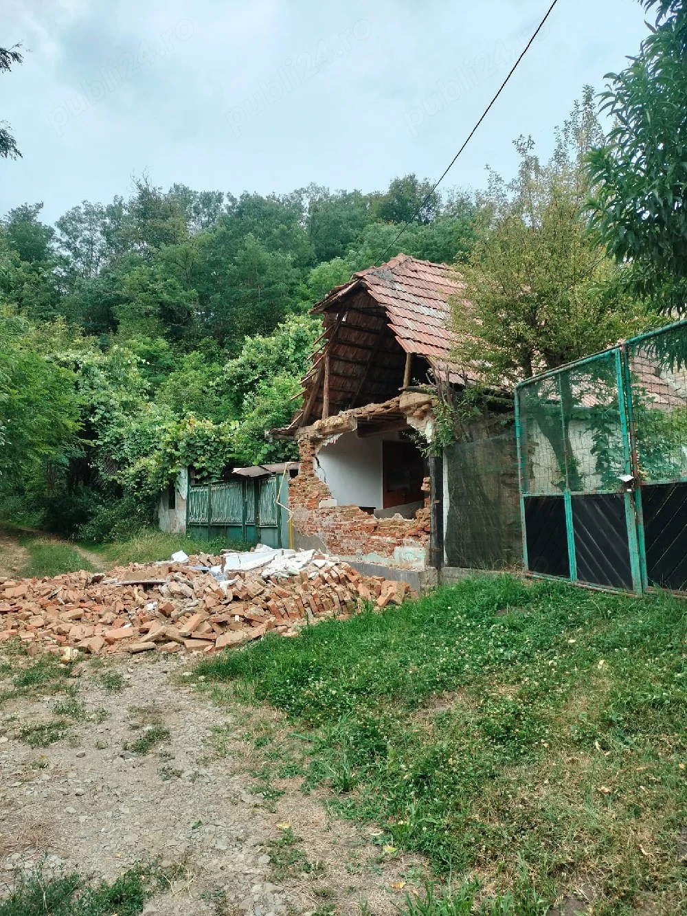 Casa si teren de vanzare