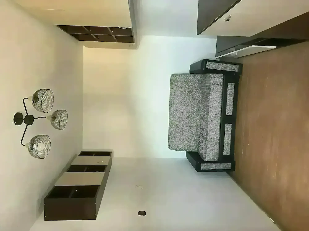 Vând apartament cu două camere.