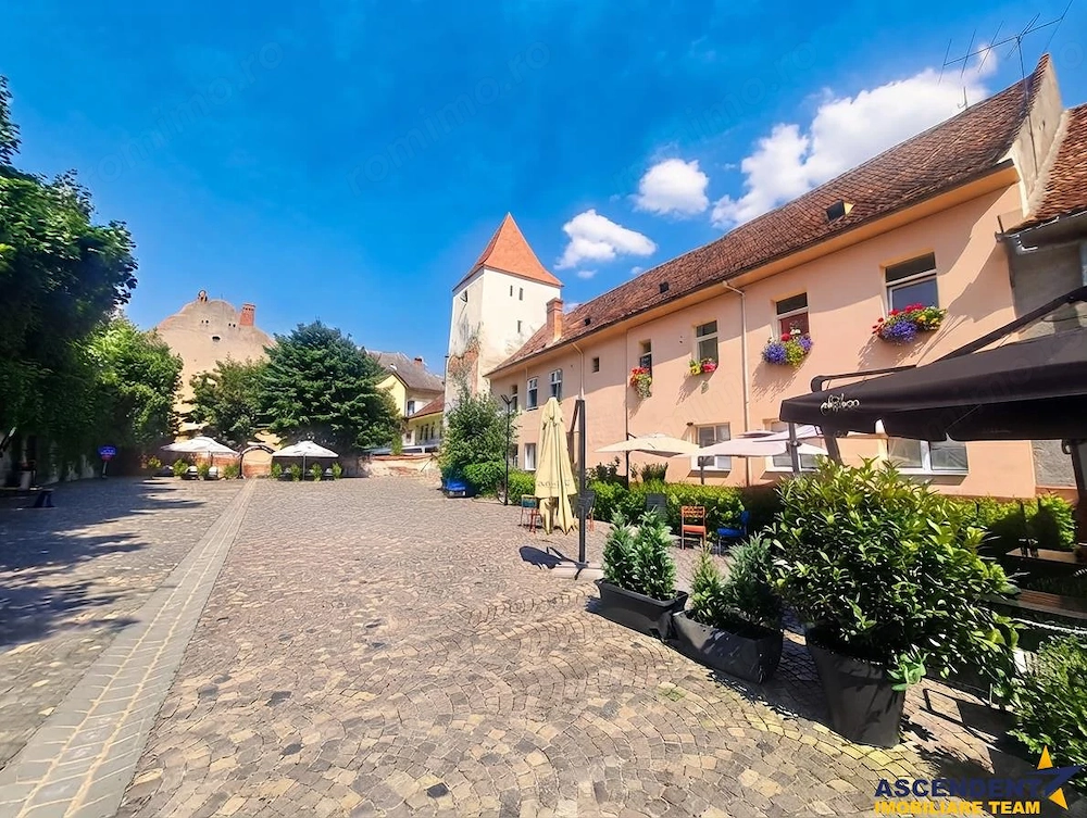Prima inchiriere!Apartament cu farmec istoric si confort modern, 2 bai, Centrul Istoric, Brasov