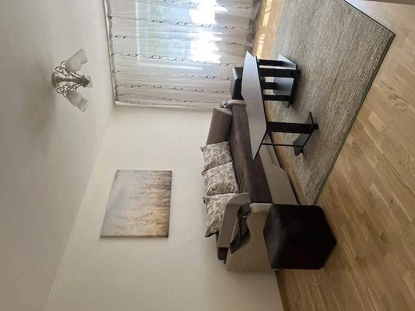 Vând apartament cu 3 camere renovat