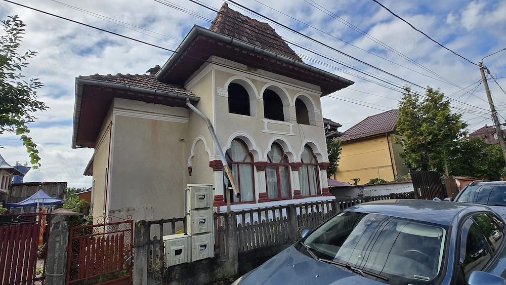 Casă individuală cu potențial rezidențial sau comercial | Pucioasa