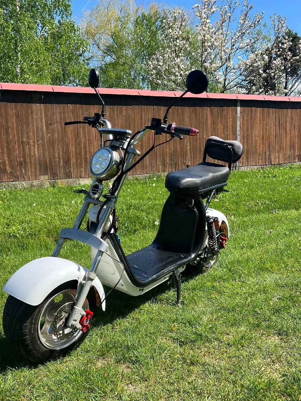 vând scuter electric în stare bună de funcționare 2000w 60v 12ah 