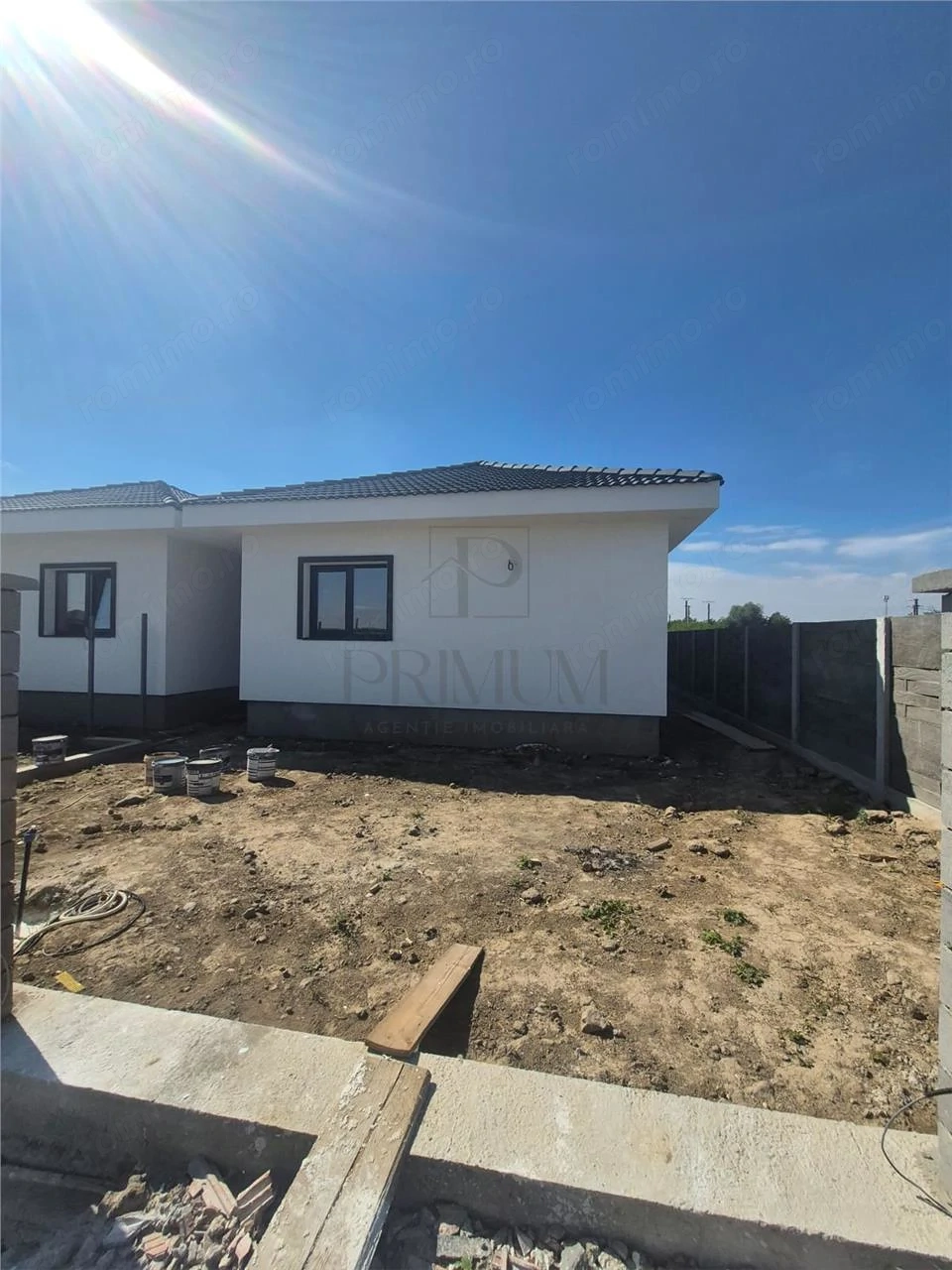Duplex 4 camere - despartit prin CT - zona foarte buna - asfalt - posibilitate alegere finisaje