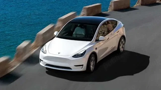 Cautam soferi pentru Tesla BLUE Uber Bolt