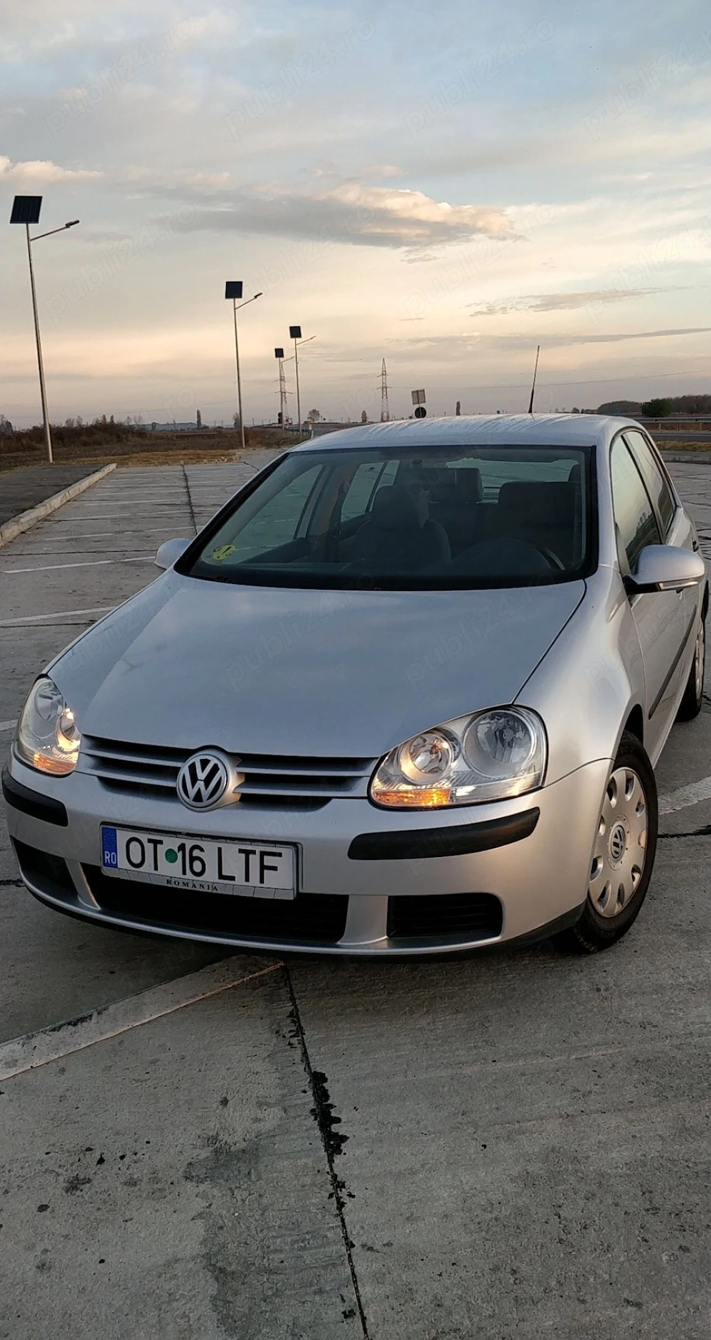 Vând Volkswagen golf 5 1.6 mpi 8v