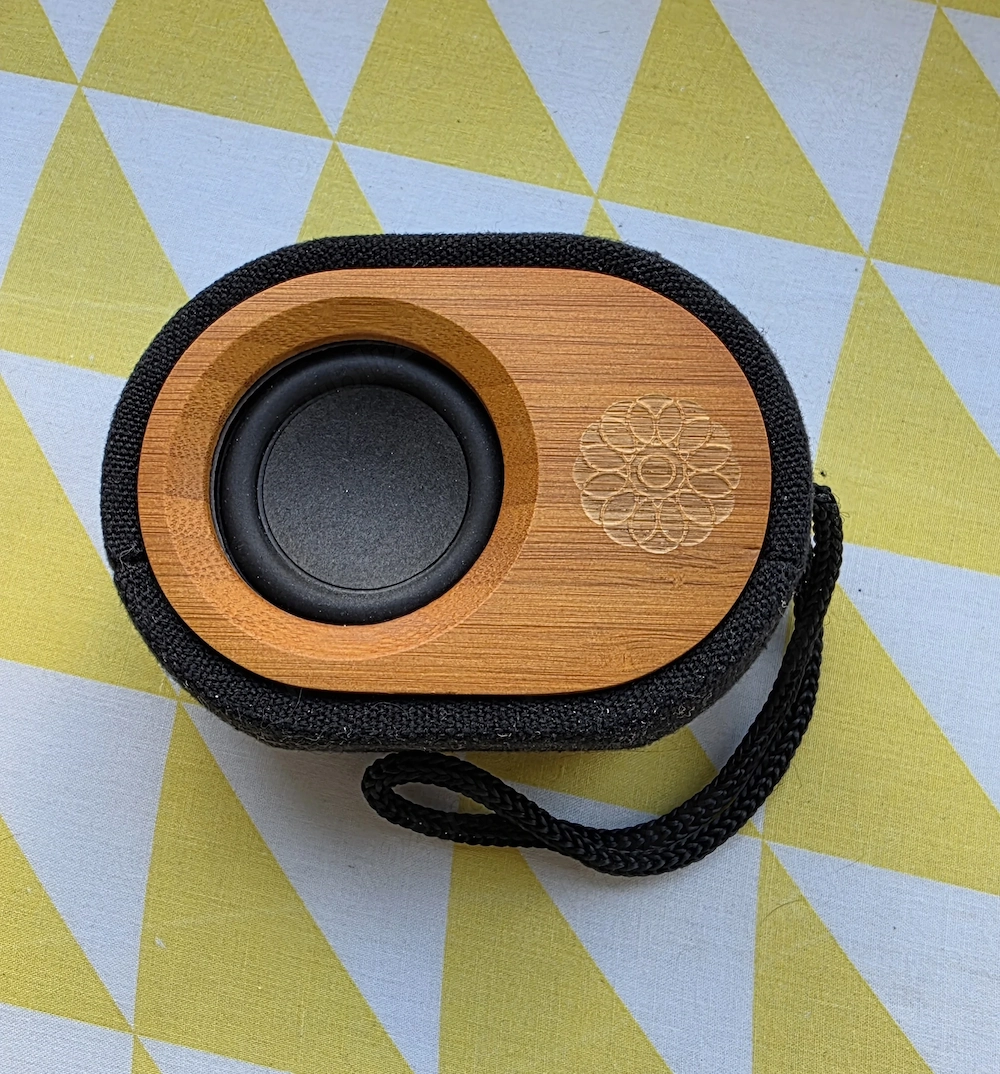 Boxă portabilă Bluetooth XD Xclusive P328.00 din lemn de bambus și material textil, sunet clar