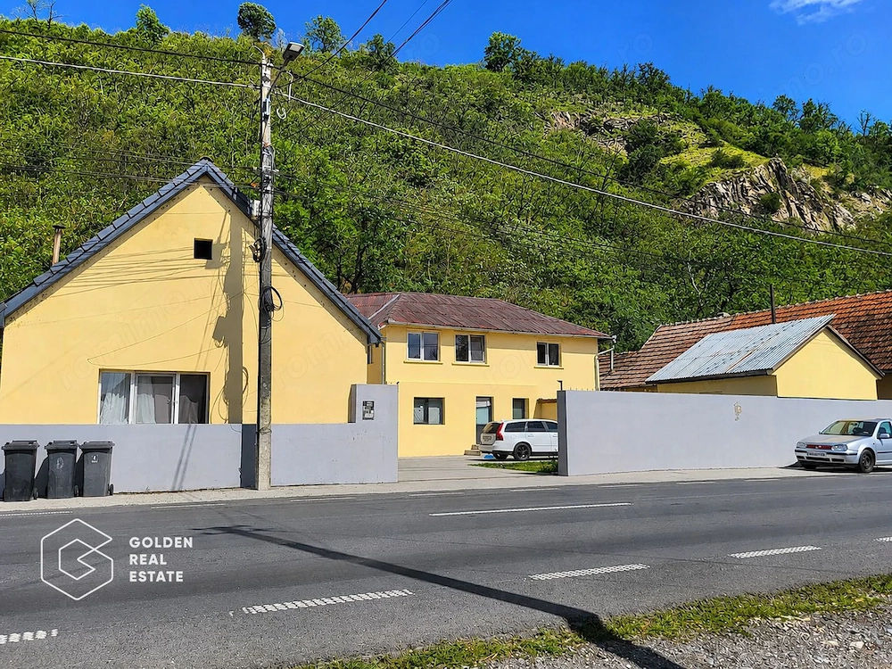 Casa cu 2 corpuri de cladire, oras Lipova