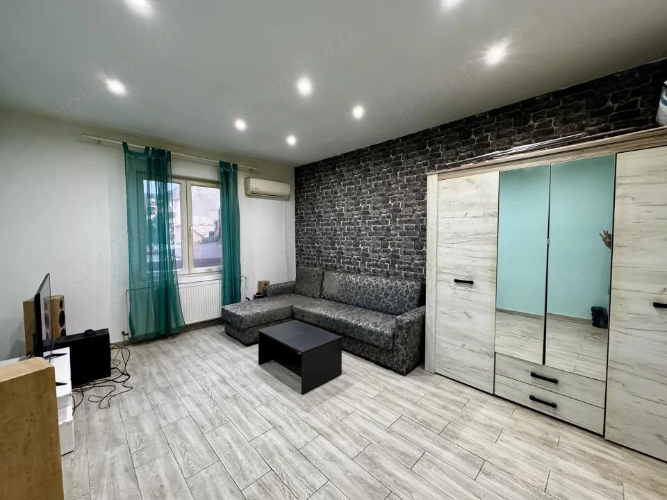Apartament situat in zona centrala, etaj 1, centrala proprie